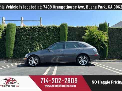 Used 2004 Lexus IS 300 SportCross image 10