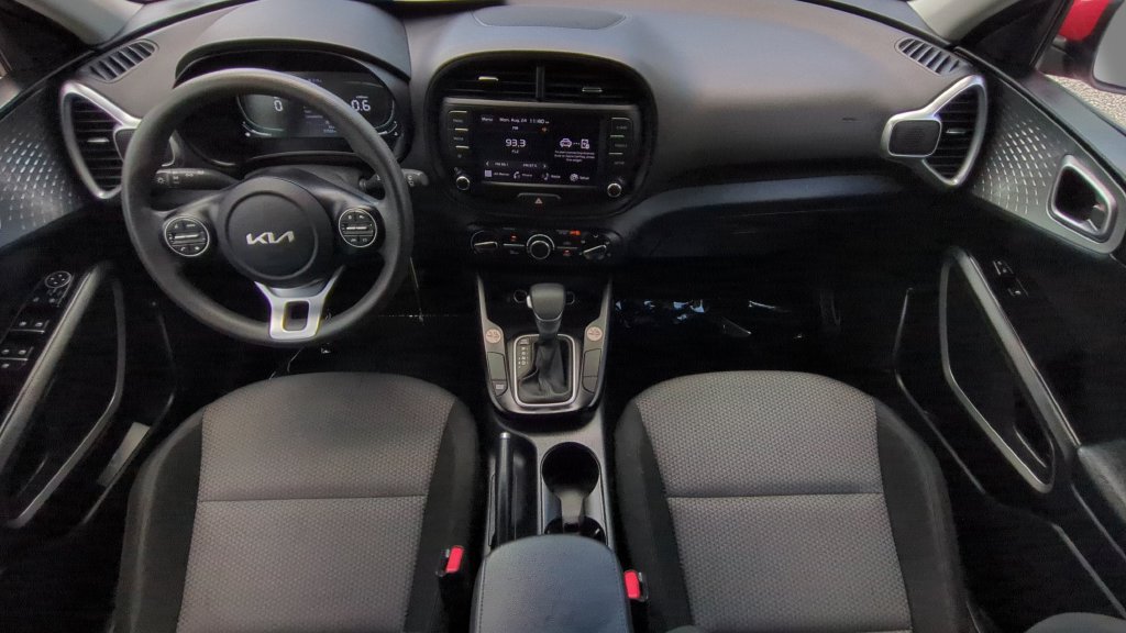 Used 2024 Kia Soul LX w/ Option Group 015 FWD image 10