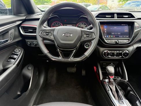 Used 2023 Chevrolet TrailBlazer RS w/ Sun and Liftgate Package FWD image 23