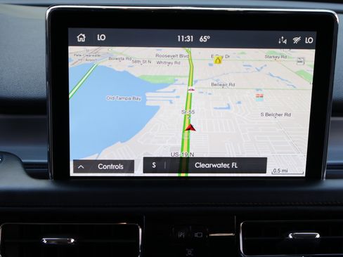 Used 2021 Lincoln Aviator 2WD w/ Elements Package image 3