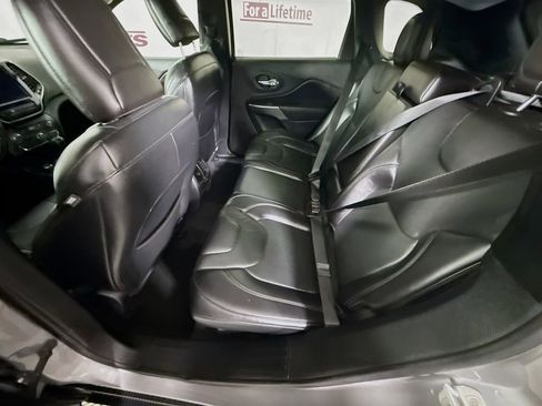 Used 2020 Jeep Cherokee Limited AWD/4WD image 28