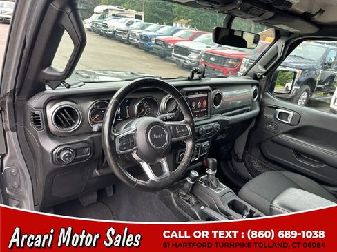 Used 2023 Jeep Gladiator Overland w/ Cold Weather Group AWD/4WD image 15