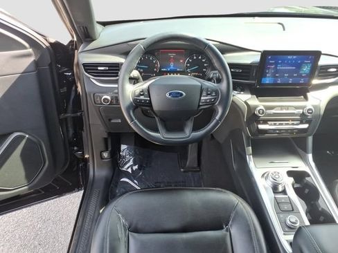 Used 2020 Ford Explorer XLT w/ Equipment Group 202A AWD/4WD image 14