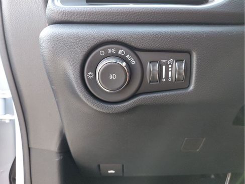 New 2026 Chrysler Pacifica Pinnacle image 32