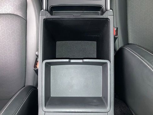 Used 2022 Kia Sorento S image 11