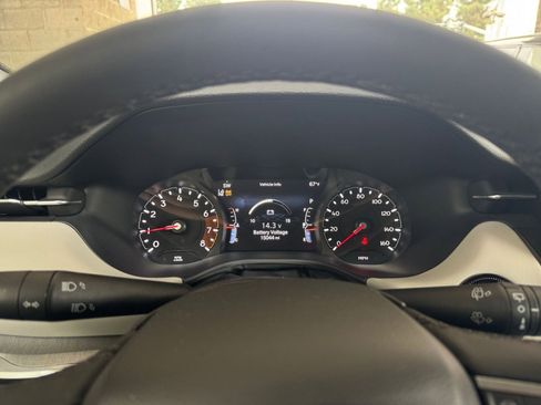 Used 2025 Jeep Compass Limited image 40