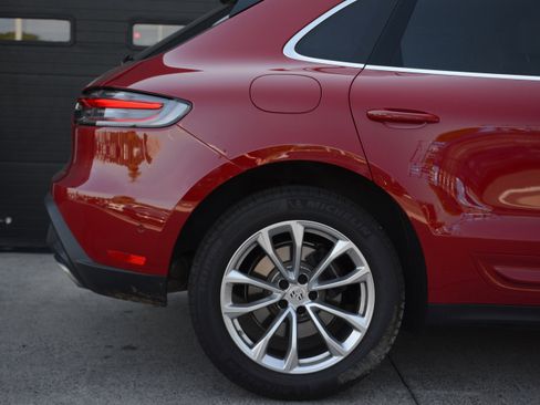 Certified 2026 Porsche Macan AWD/4WD image 40