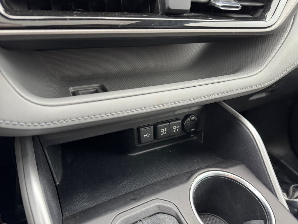 Used 2021 Toyota Highlander XLE AWD/4WD image 24