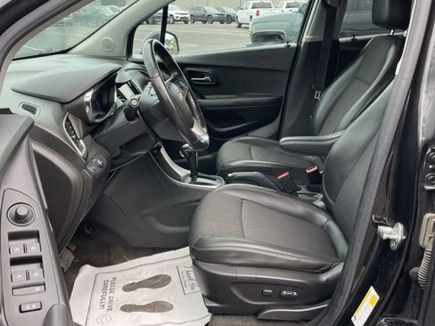 Used 2019 Chevrolet Trax LT w/ LT Convenience Package AWD/4WD image 4