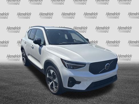 Used 2023 Volvo XC40 B5 Plus w/ Protection Package Premier AWD/4WD image 3