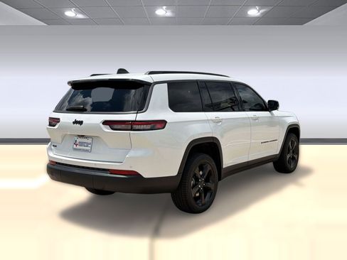 New 2026 Jeep Grand Cherokee L Limited w/ Limited Altitude Package AWD/4WD image 9