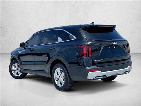 Used 2024 Kia Sorento LX FWD image 13