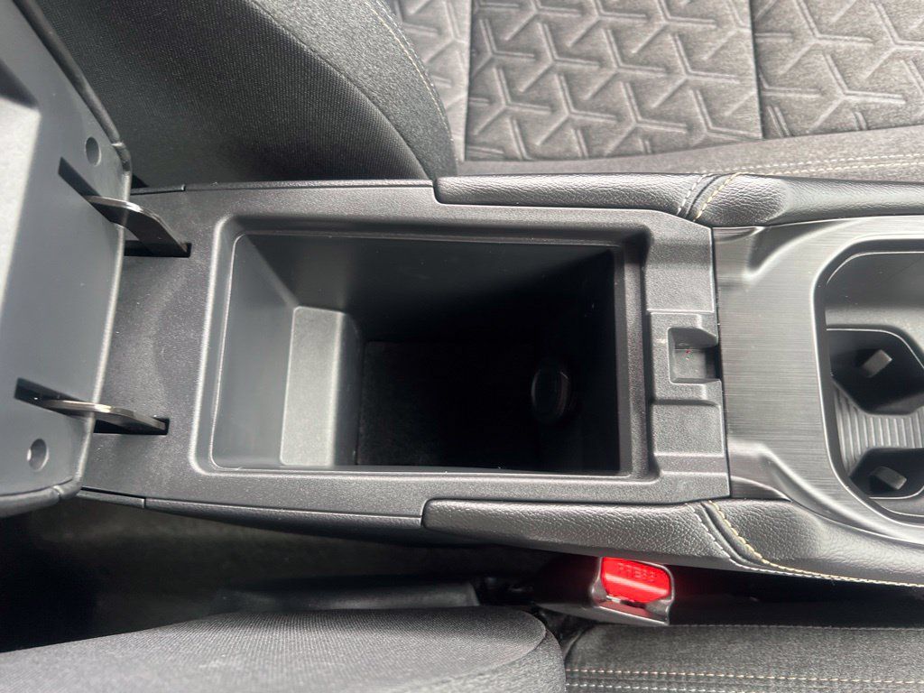 Certified 2025 Nissan Kicks SV w/ Charging Package AWD/4WD image 26