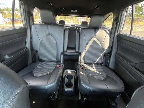 Used 2025 Toyota Highlander XSE AWD/4WD image 36