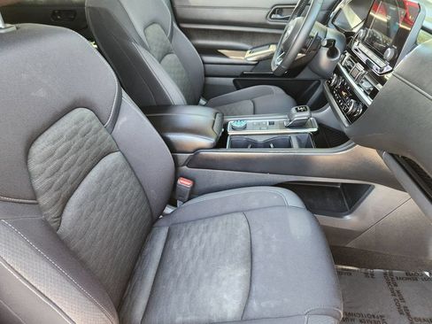 Used 2024 Nissan Pathfinder SV w/ Black Appearance Package AWD/4WD image 5