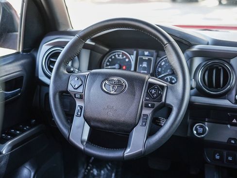 Certified 2022 Toyota Tacoma TRD Off-Road w/ Technology Package image 15