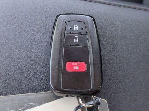 Used 2016 Toyota Prius Four image 32