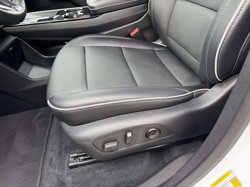 Used 2025 Buick Enclave Preferred image 18