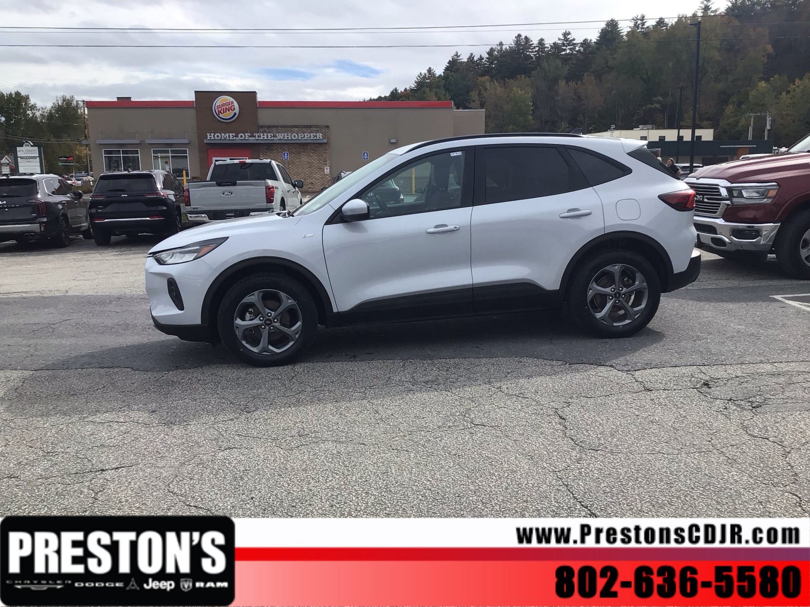 Used 2025 Ford Escape ST-Line Select AWD/4WD image 2