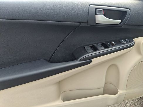 Used 2013 Toyota Camry FWD image 12