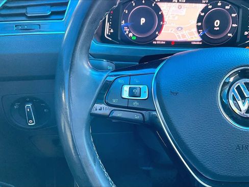 Used 2021 Volkswagen Tiguan SEL w/ 3-Row Tiguan MDO Package image 24