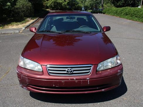Used 2000 Toyota Camry LE FWD image 9