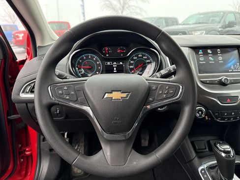 Used 2018 Chevrolet Cruze LT w/ Convenience Package image 16
