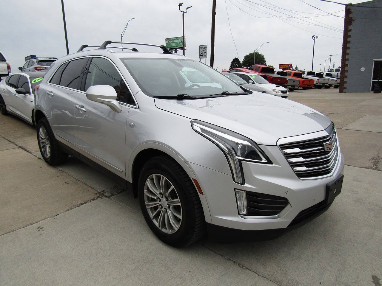 Used 2017 Cadillac XT5 Luxury AWD/4WD image 2