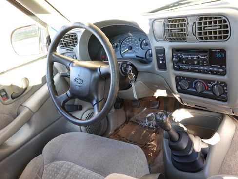 Used 2000 Chevrolet S10 Pickup LS w/ Preferred Equipment Group image 61