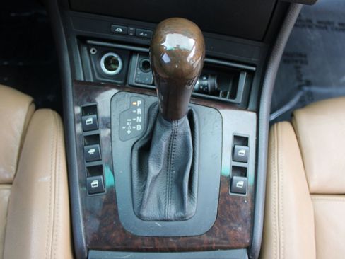 Used 2006 BMW 330Ci Convertible image 16