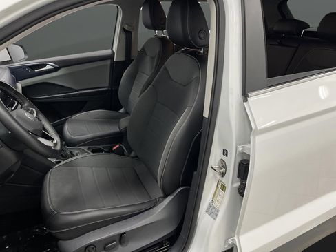 Used 2022 Volkswagen Taos SE image 4