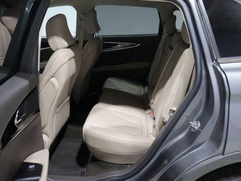 Used 2023 Lincoln Nautilus AWD image 17