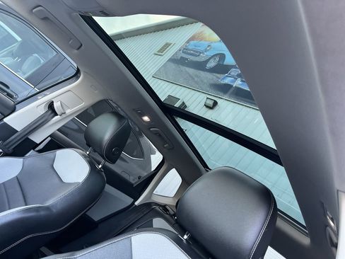 Used 2022 Volkswagen Taos SEL image 7