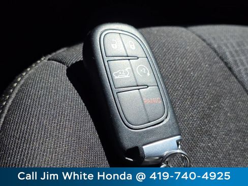 Used 2015 Jeep Cherokee Latitude w/ Comfort/Convenience Group AWD/4WD image 30