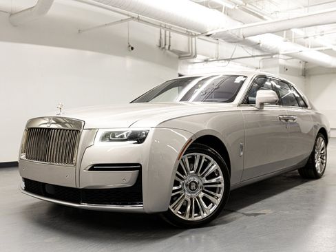 Used 2022 Rolls-Royce Ghost w/ Ghost Package image 56