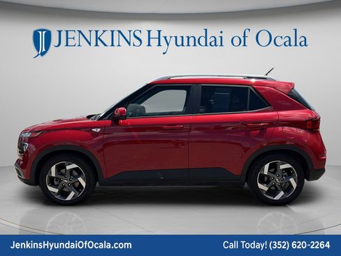 Used 2023 Hyundai Venue SEL FWD image 6