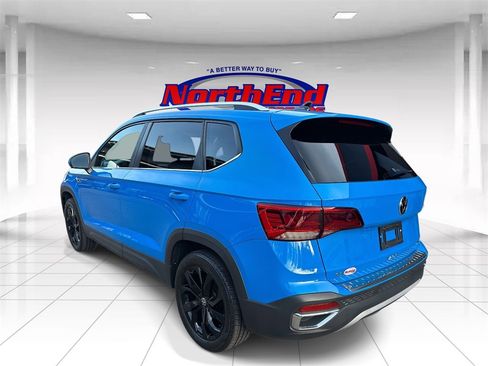 Used 2023 Volkswagen Taos SE w/ Panoramic Sunroof Package image 5