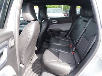 Used 2025 Jeep Compass Latitude w/ Sun & Sound Group AWD/4WD video 5