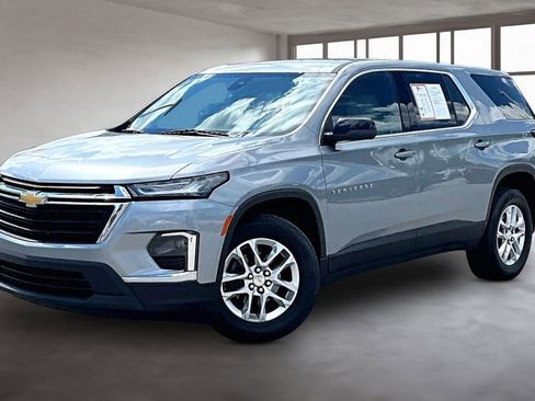 Used 2023 Chevrolet Traverse LS FWD image 2