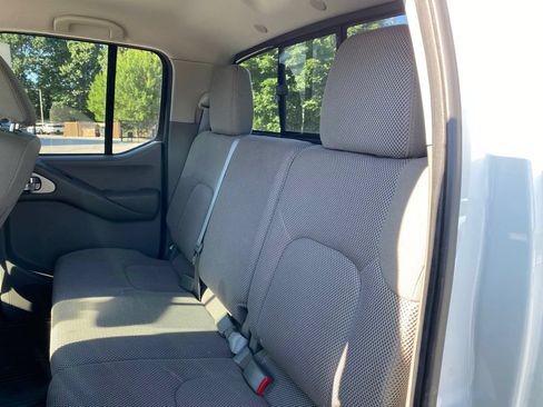 Used 2017 Nissan Frontier SV w/ SV Value Truck Package AWD/4WD image 8