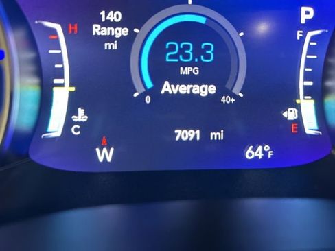 Used 2025 Chrysler Pacifica Limited image 21