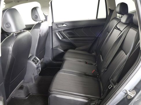 Used 2024 Volkswagen Tiguan SE w/ Panoramic Sunroof Package image 36