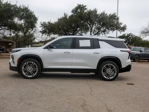 Used 2025 Chevrolet Traverse High Country image 2
