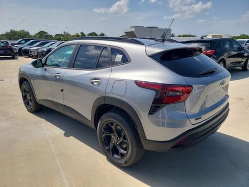 New 2026 Chevrolet Trax LT w/ Midnight Edition FWD image 3
