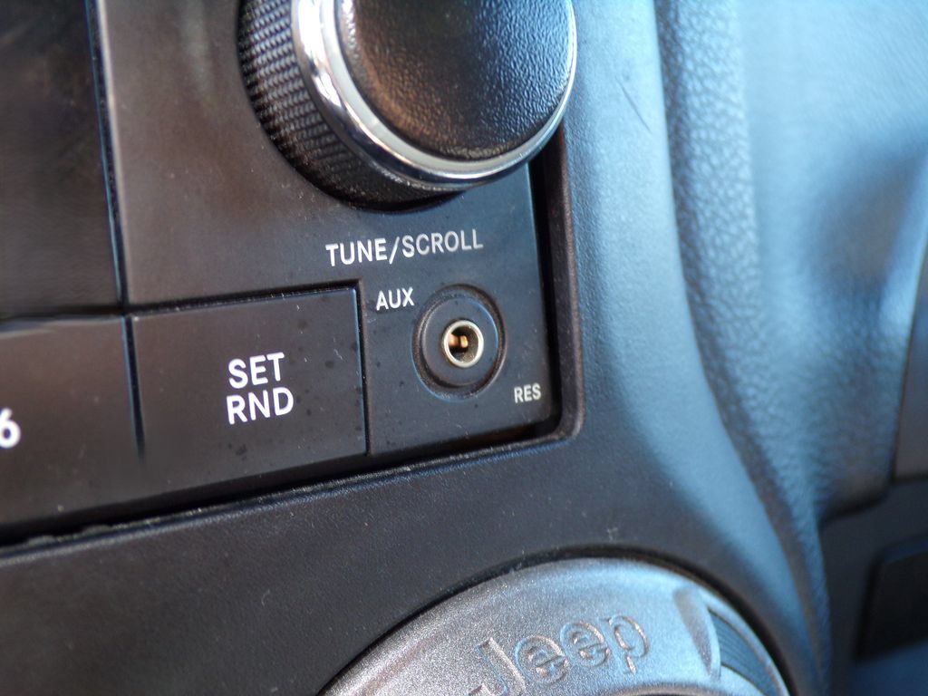 Used 2013 Jeep Wrangler Sport AWD/4WD image 18