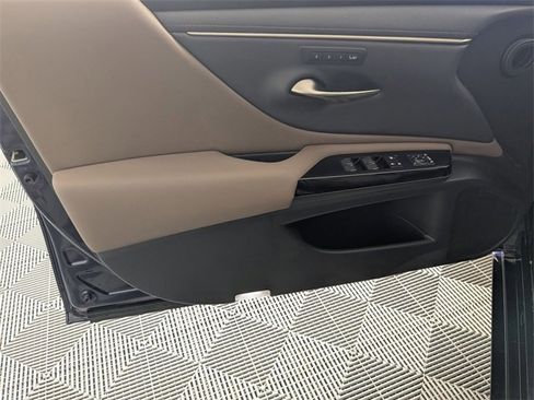 Used 2023 Lexus ES 350 w/ Premium Package image 10