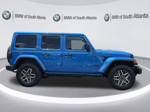 Used 2025 Jeep Wrangler Unlimited Sahara AWD/4WD image 25