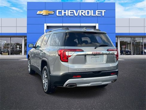Used 2023 GMC Acadia SLT w/ Preferred Package image 5