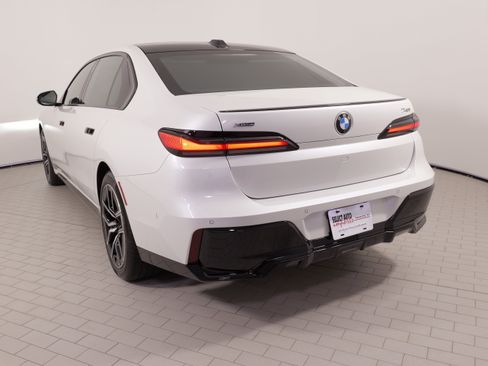 Used 2025 BMW 740i xDrive w/ Executive Package AWD/4WD image 16