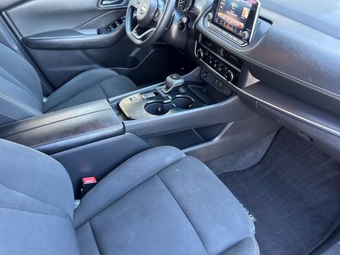 Used 2024 Nissan Rogue S FWD image 17